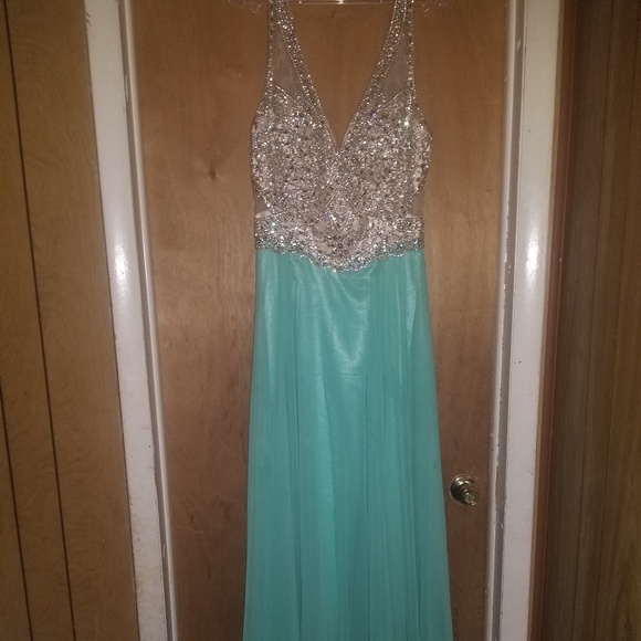 Dress - Picture 2 of 8